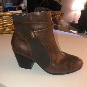 Brown booties fits like 6-6.5worn only 2-3 times
